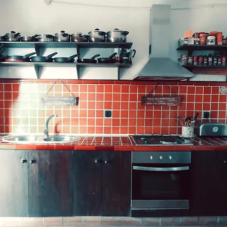 Warung Πανσιόν *